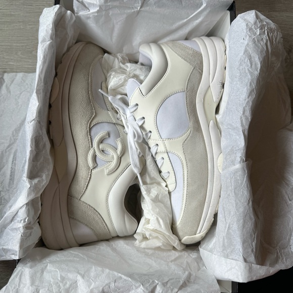 CHANEL RUNNERS - WHITE CLASSICS - Picture 12 of 15